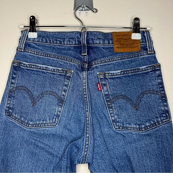 LEVI’S Premium Wedgie Straight Medium Wash Distressed Rigid Denim Jeans - Picture 11 of 15